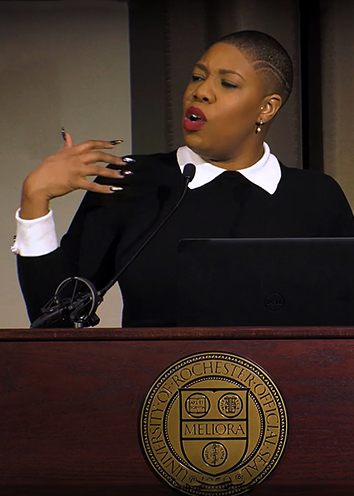 Symone Sanders Townsend photo 3