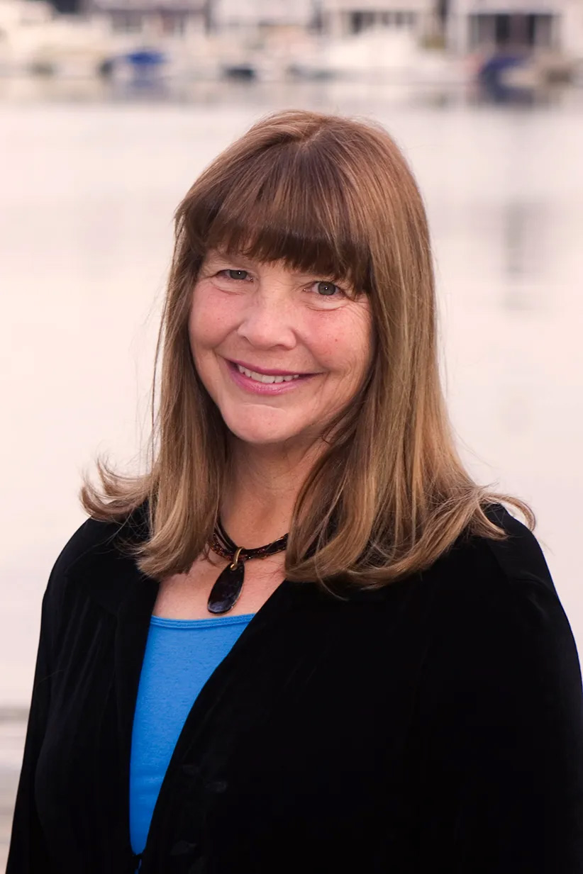 Lynne Cox headshot Lynne Cox headshot